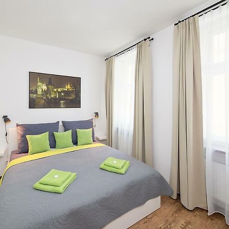 Apartment Near City Centre With Parking Place Praha Bagian luar foto